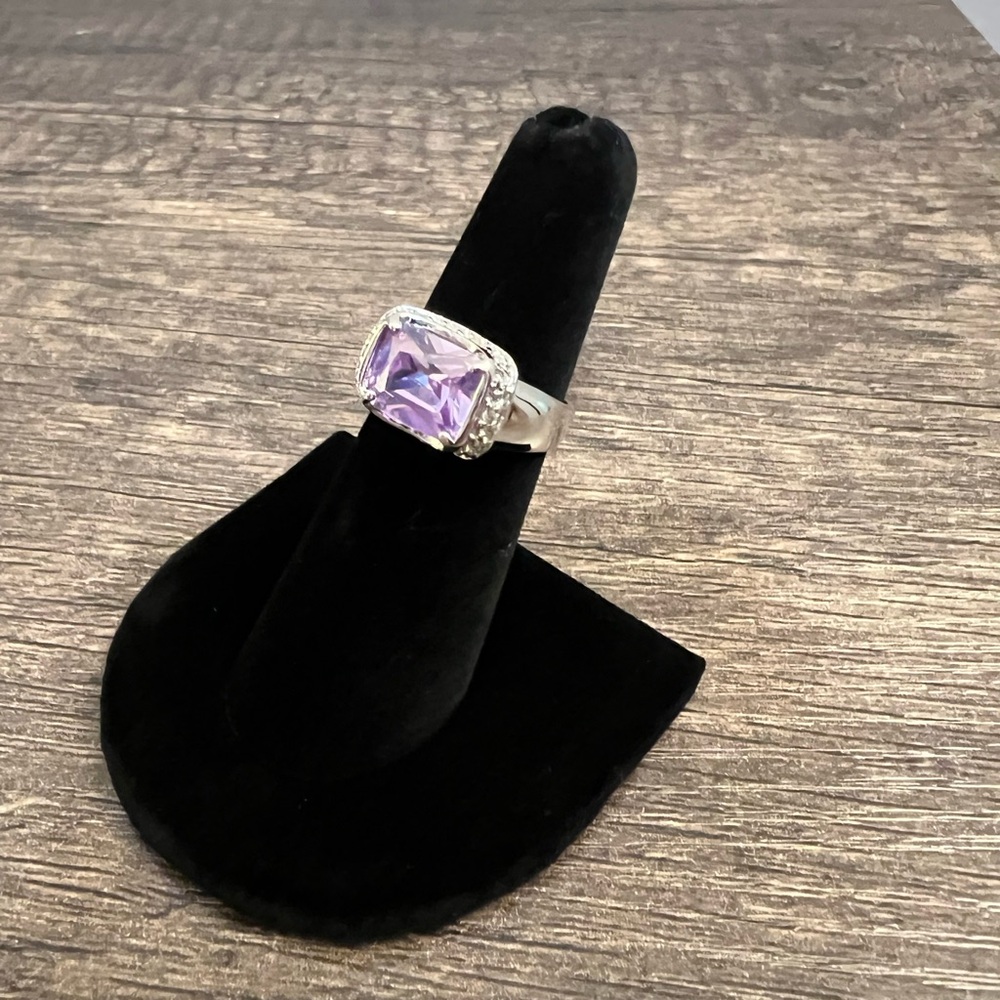 Lia Sophia vintage Silvertone Ring with Purple Gemstone size 6 EUC - Picture 2 of 7